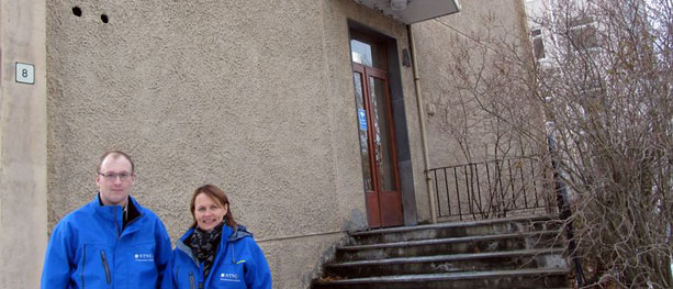 Bildet: Kjemiblokk 3 skal rehabiliteres. Miljøkoordinator Geir Skaaren og eiendomssjef Lindis Burheim håper bygningen kan bli et passivhus.(Foto: Solveig Mikkelsen)
