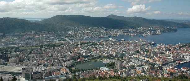 Bildet: Nedbøren over Bergen de siste dagene tilsvarer normalen for hele mars. Dermed kan restriksjoner og kokepåbud oppheves.
