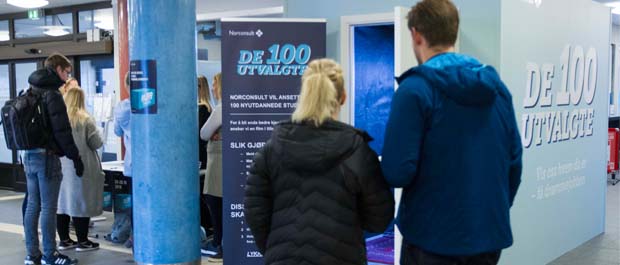 Det er stor interesse blant studentene ved NTNU for Norconsults "De 100 utvalgte". (Foto: Spætt film)