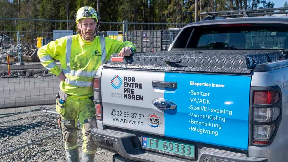 PE-sveiser og rørlegger Marius Bjerkedal hos Rørentreprenøren AS.