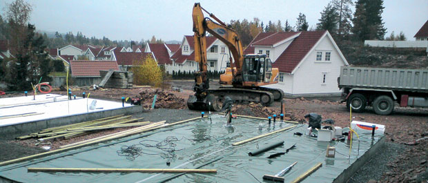 Bildet viser radonmembran av polyetylen lagt på en støpt såle. (Foto: SINTEF Byggforsk)