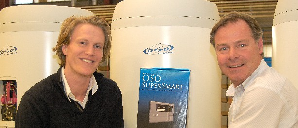Bildet: Waterguard AS ved daglig leder Haakon Munkejord (t.h.) og adm. dir. Sigurd Braathen i OSO Hotwater AS lanserer nå Waterguard system OSO Supersmart. Systemet som stenger vannet før skadene blir store.