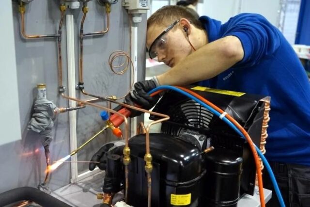 Tilbyr avtale om service og vedlikehold av kuldetekniske anlegg